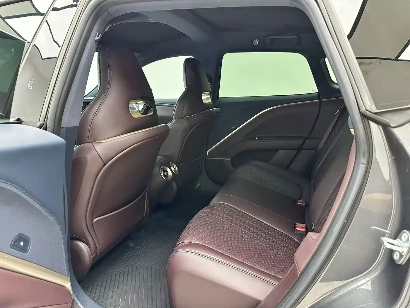 Avatr 11 2023 2022 Long Range Dual Motor Luxury Edition 5-seater