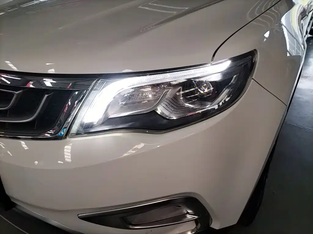 Фото 24 - Geely Atlas