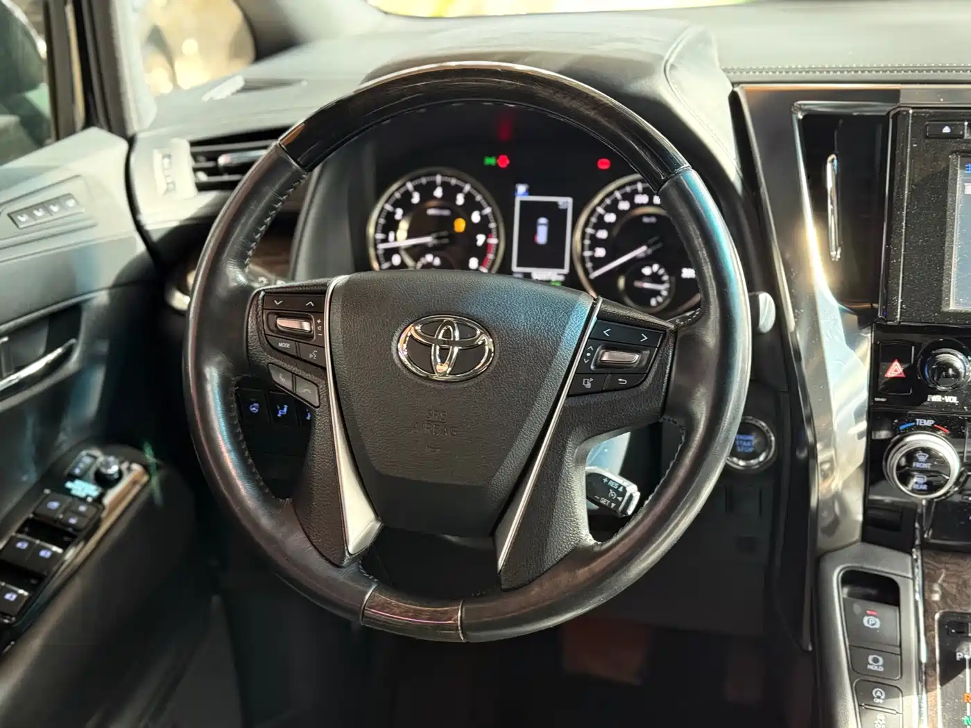Toyota Alphard 2018 Facelift 3.5L Premium Edition фото 12