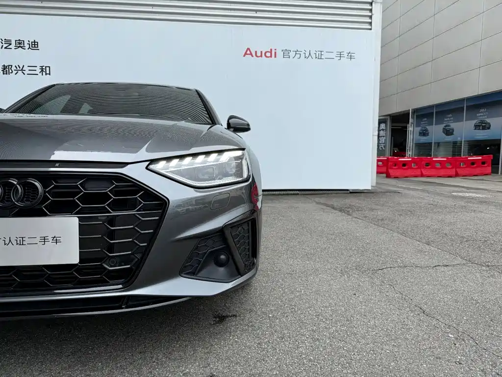 Photo 18 - Audi A4L