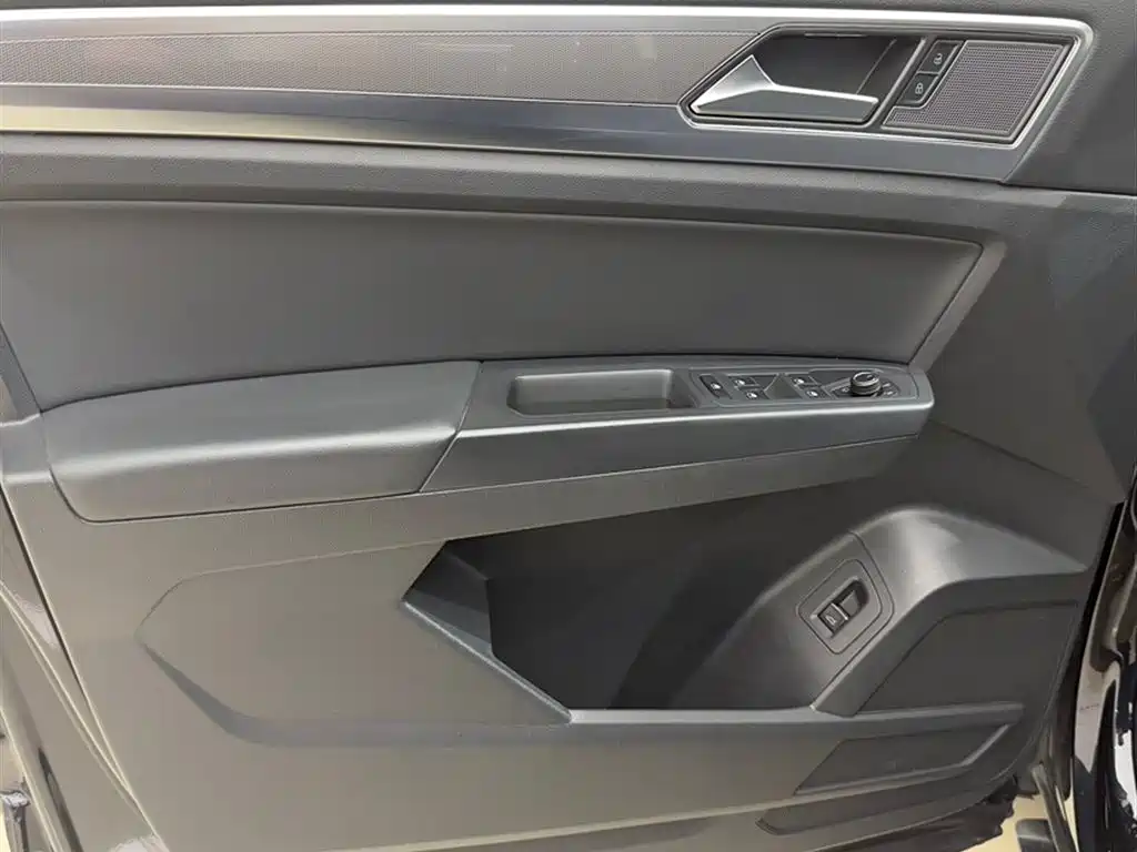 Volkswagen Teramont 2019 380TSI 4WD Luxury Edition China VI фото 5