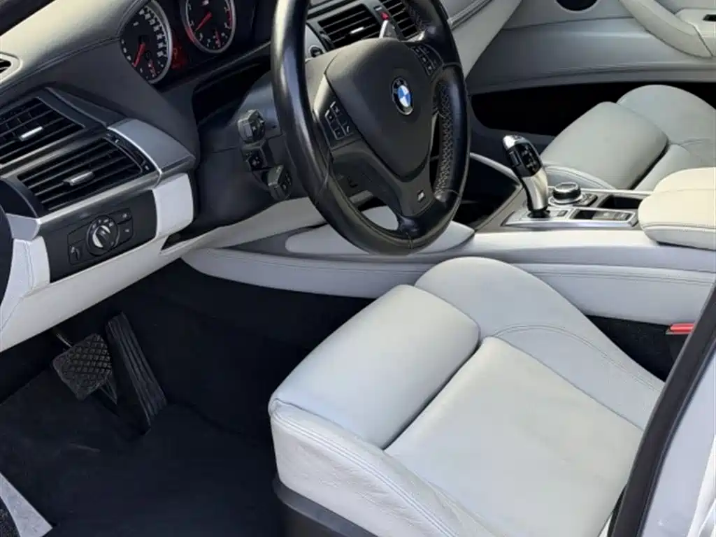 Фото 2 - BMW X6 M