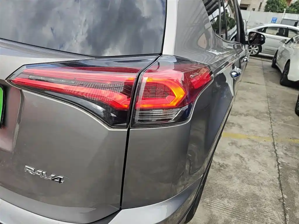 Toyota RAV4 Rongfang 2019 2.0L CVT 2WD Trend Edition China VI фото 8