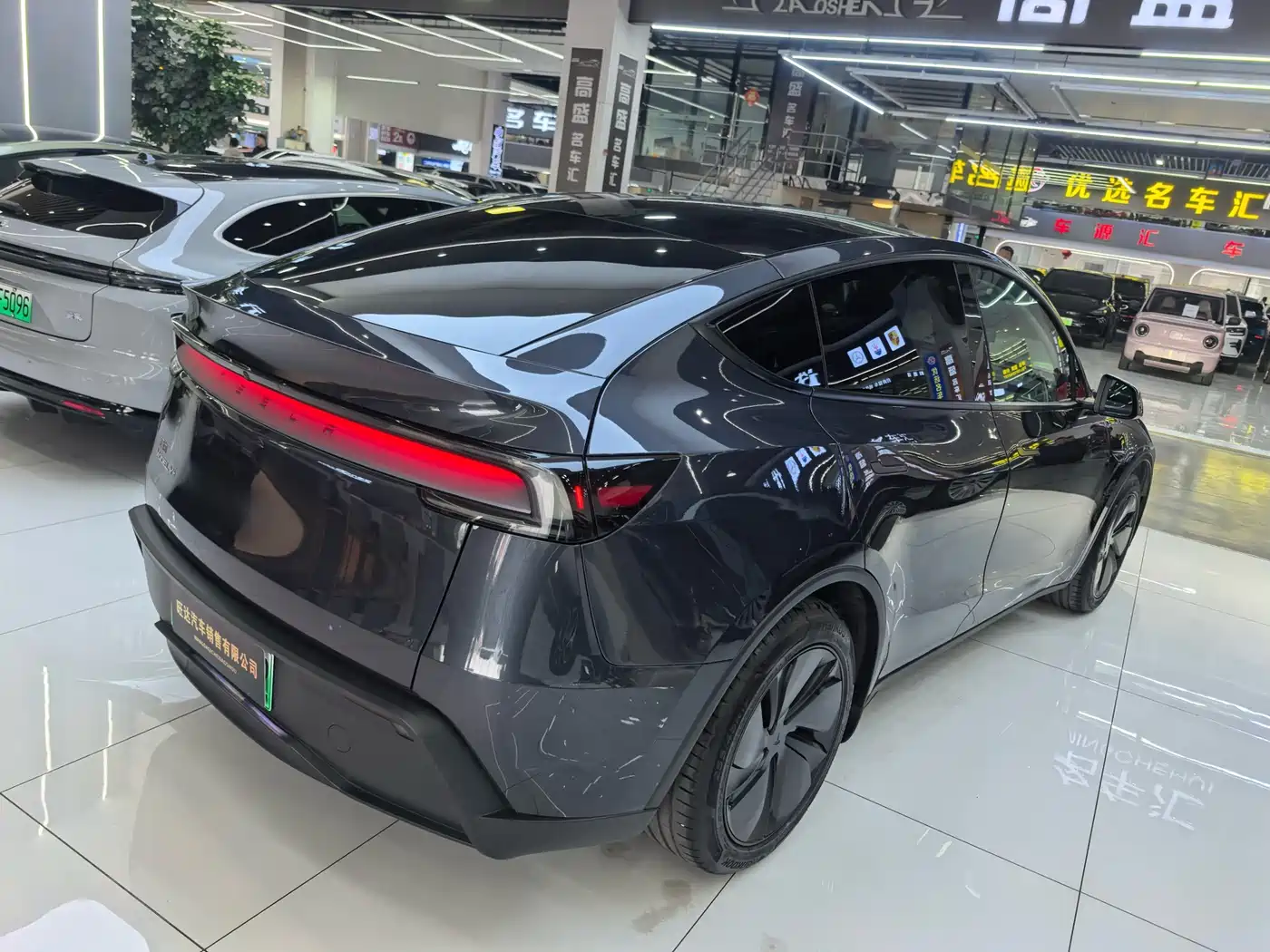 TESLA MODEL Y