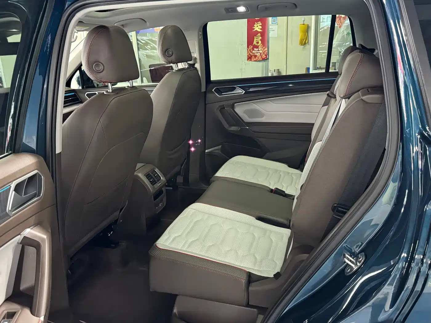 Volkswagen Tiguan L 2022 380TSI Automatic 4WD R-Line Flagship 7-Seater фото 6