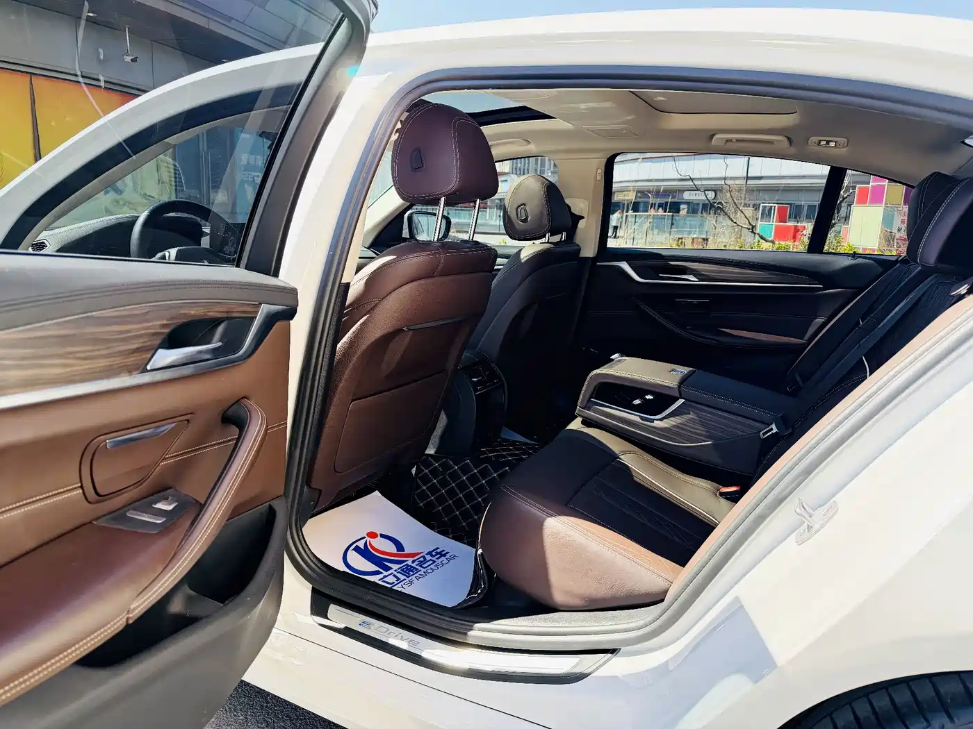 BMW 5 Series New Energy 2019 530Le Luxury Package фото 6