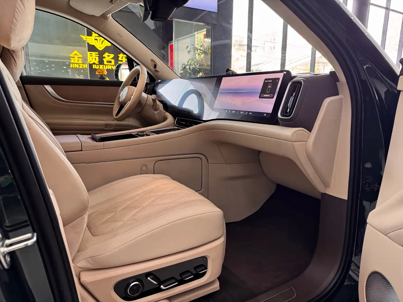 AITO Wenjie AITO M9 2024 Extended Range Ultra 42kWh 6-Seater фото 16