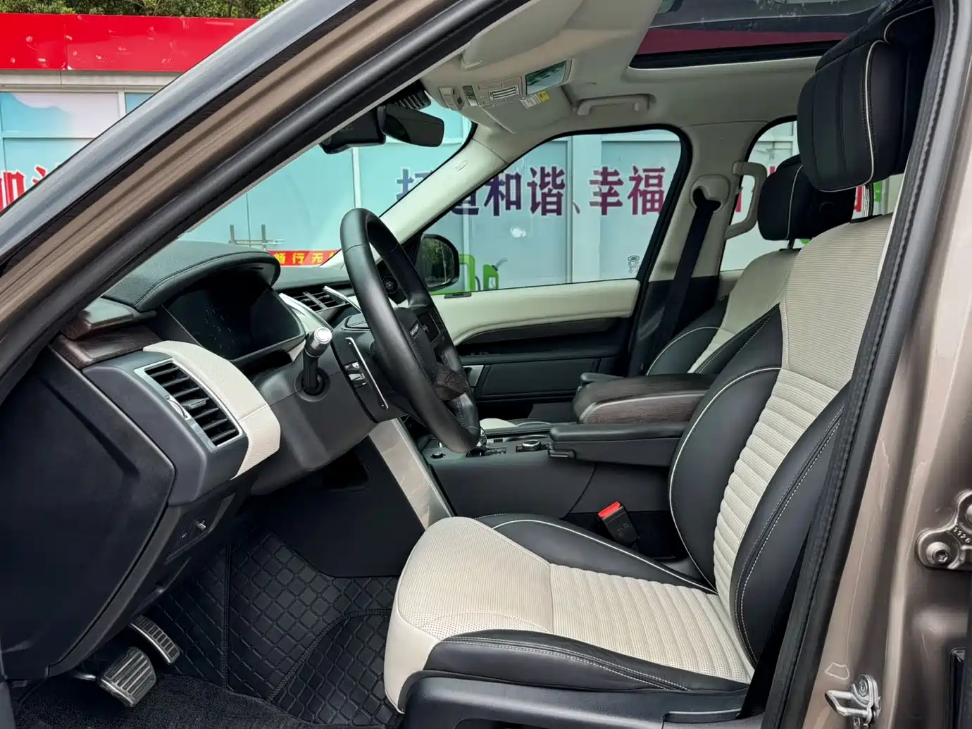 Land Rover Discovery 2021 360PS R-Dynamic HSE фото 6