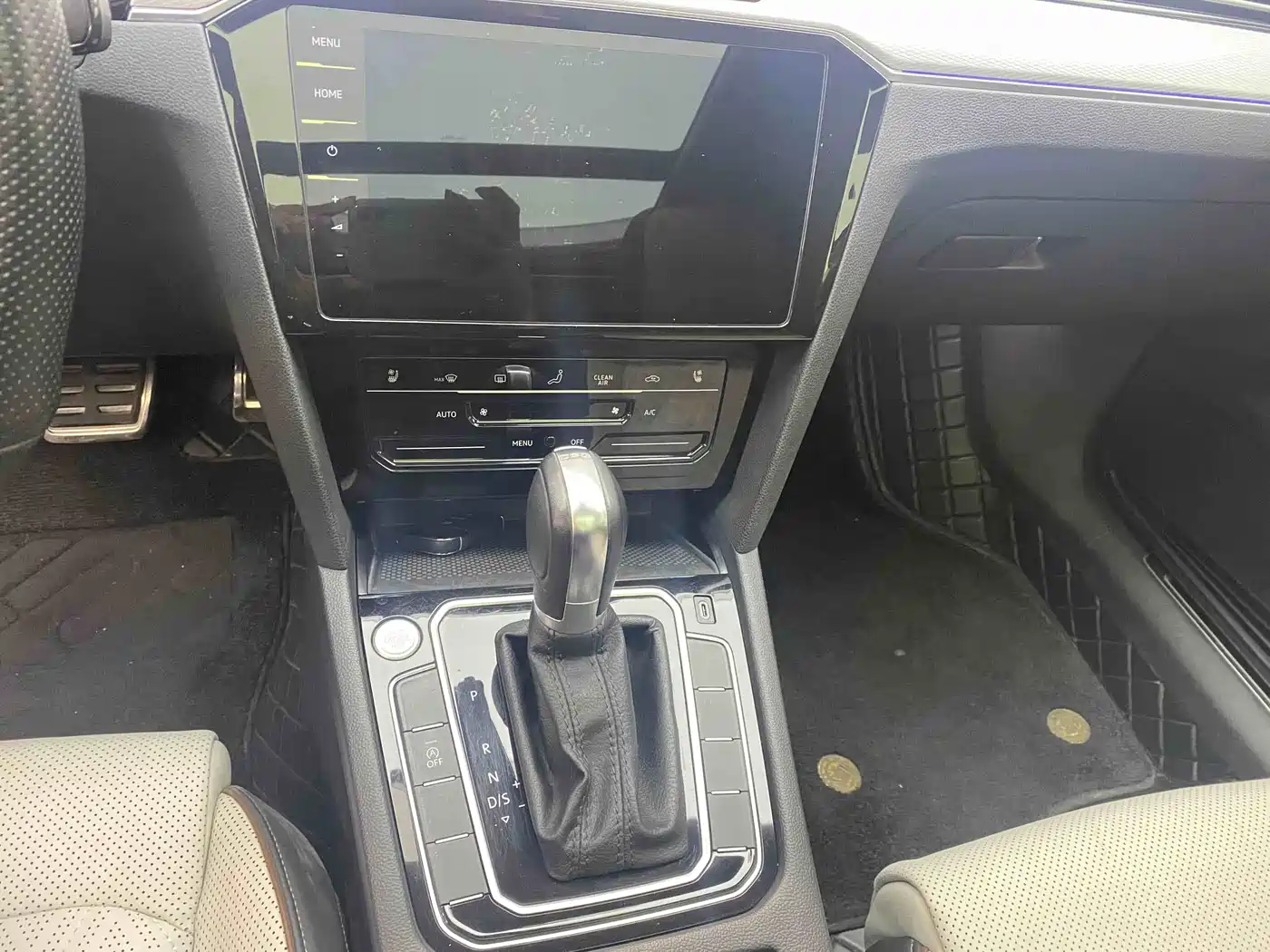 Volkswagen Magotan 2023 Model 2 Million Commemorative Edition 330TSI DSG Luxury фото 14