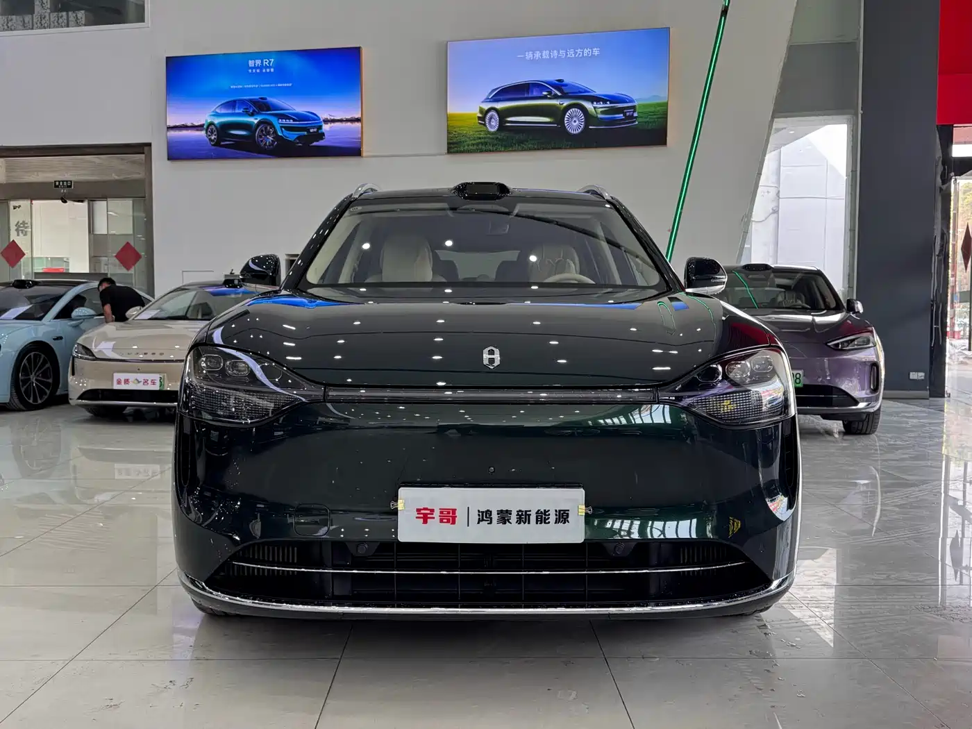 AITO Wenjie AITO M9 2024 Extended Range Ultra 42kWh 6-Seater фото 2