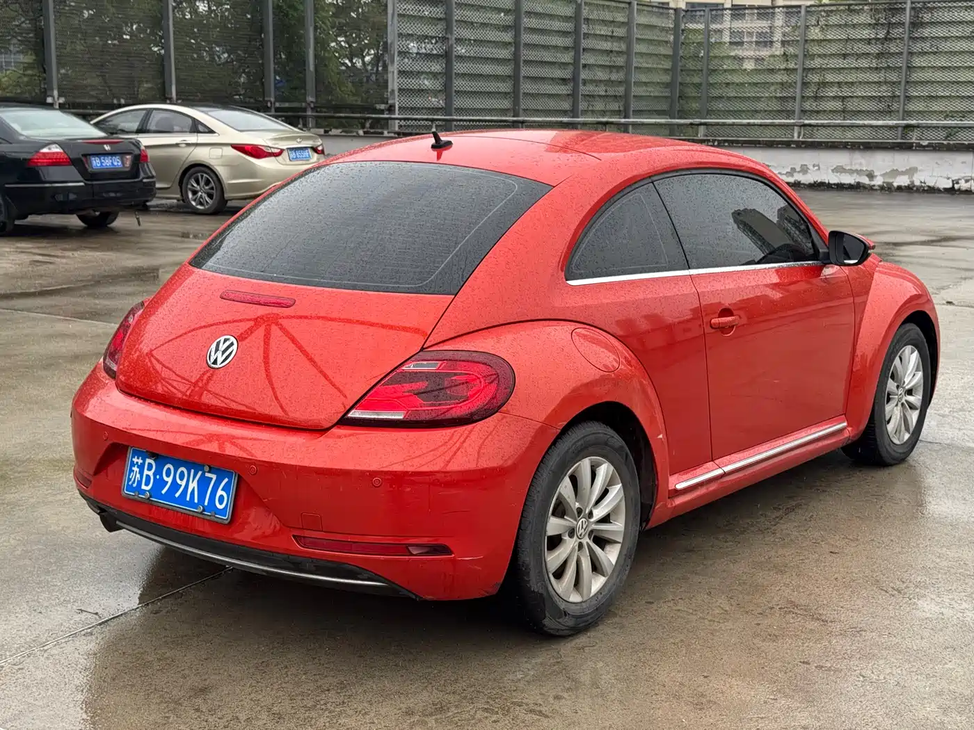 Volkswagen Beetle 2016 Model 180TSI Club Edition фото 8