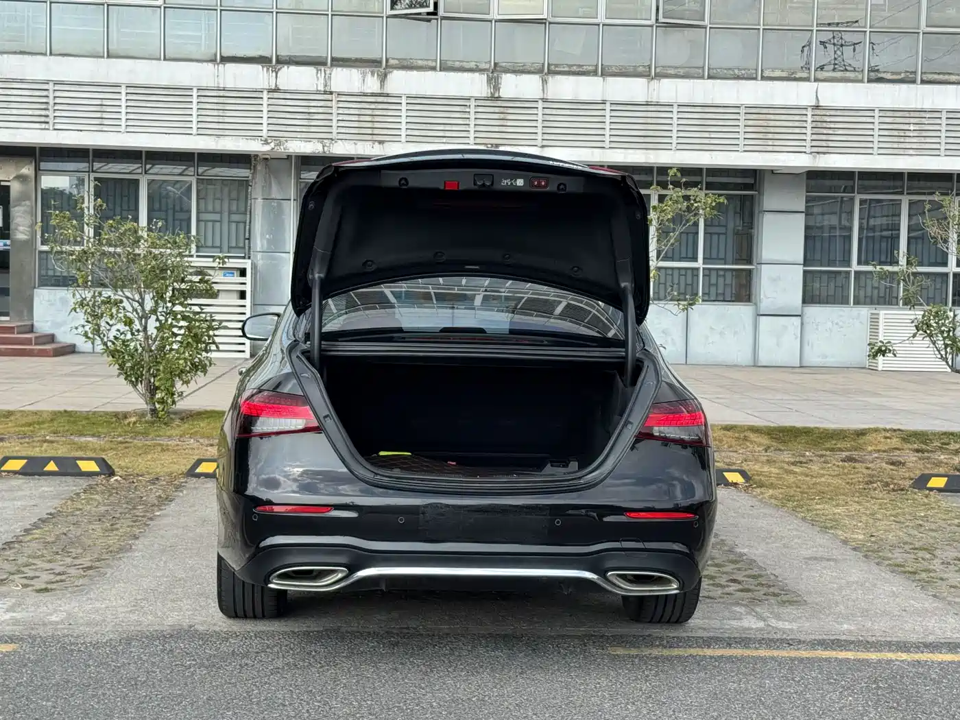 Mercedes-Benz E-Class 2022 E 300 L Sport Luxury фото 15