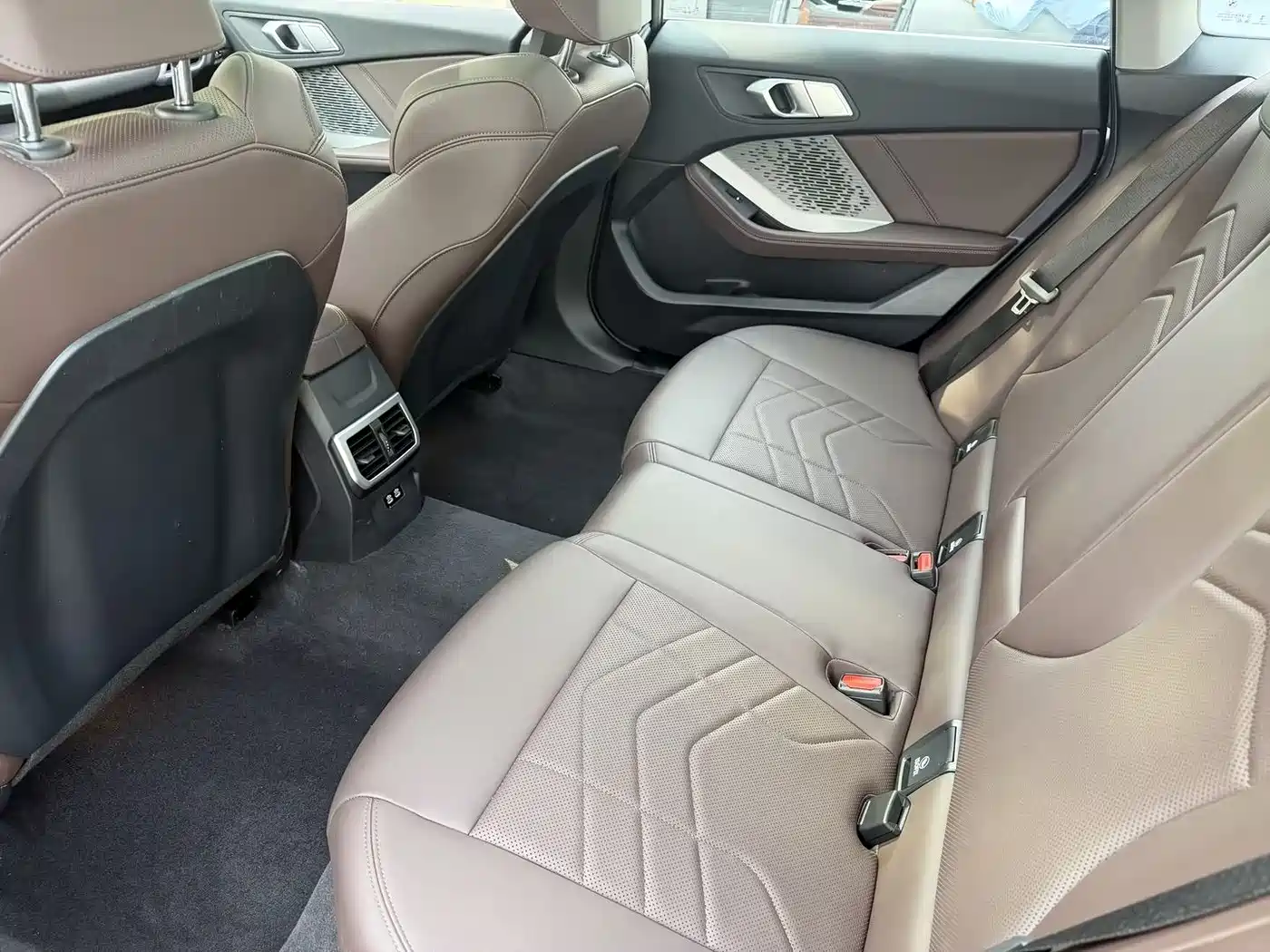 BMW 2 Series 2025 225L M Sport Package фото 10