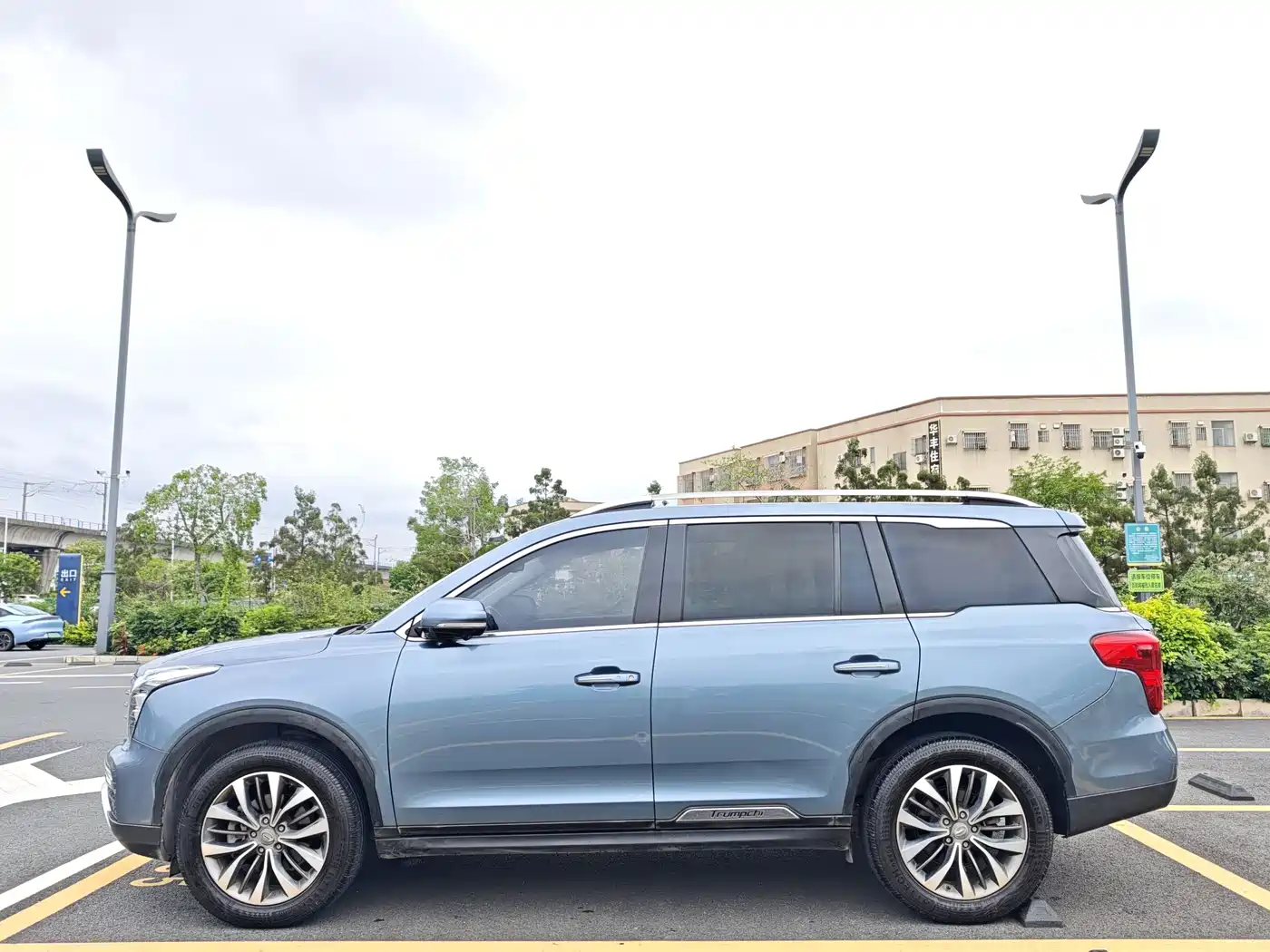 GAC Trumpchi Trumpchi GS8 2017 320T 2WD Luxury Smart Connect (7-seater) фото 4
