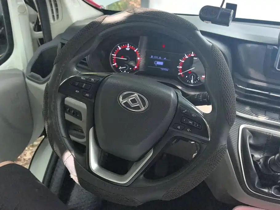 Maxus Xintu V90 2020 2020 2.0T Manual YunJie Edition FWD Single Rear Tire Short Wheelbase Medium Roof 6-seater