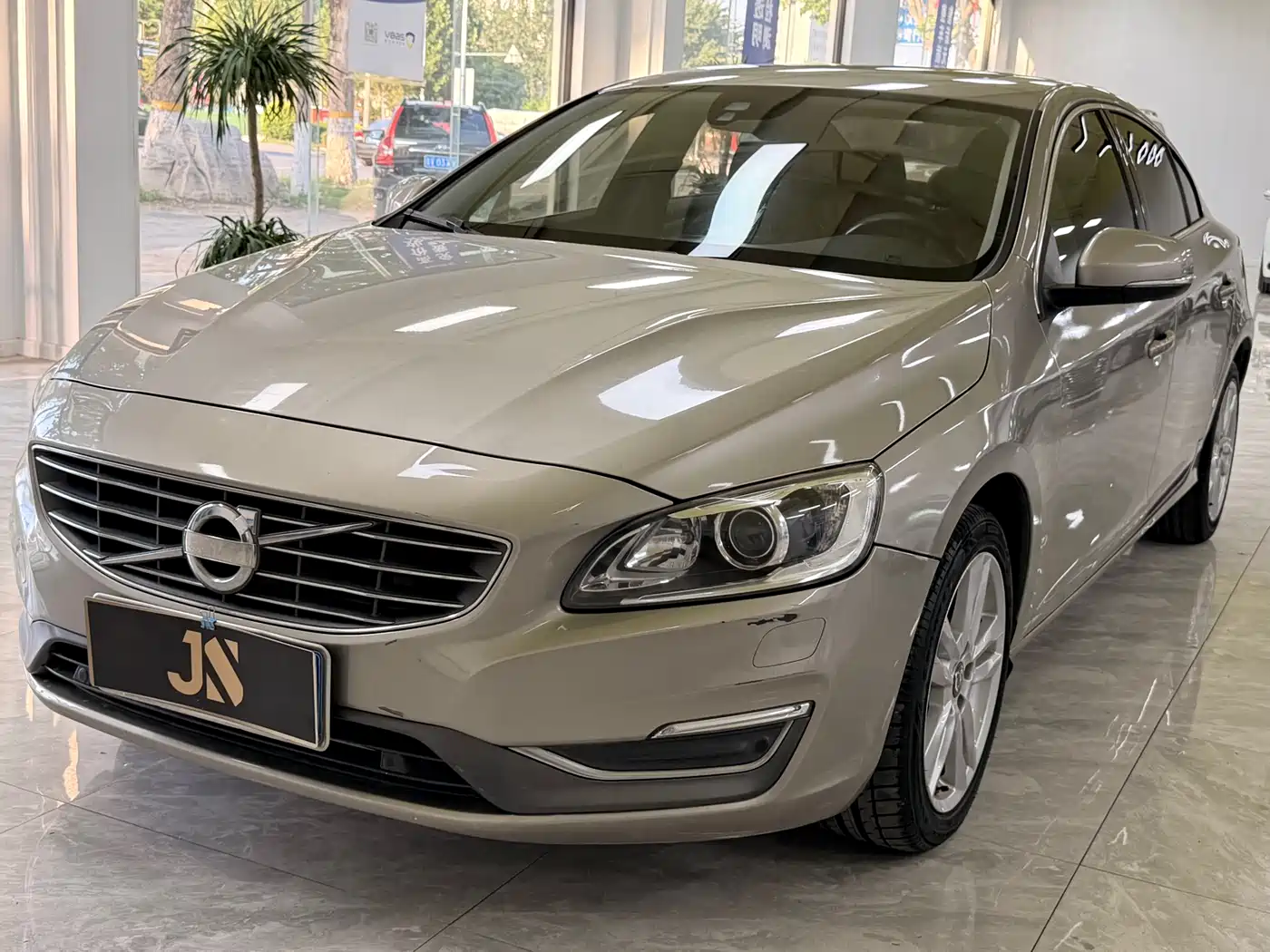 Фото 1 - Volvo S60