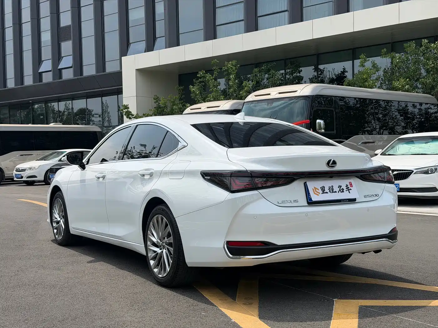 Lexus ES 2026 2025 200 Ultimate Edition