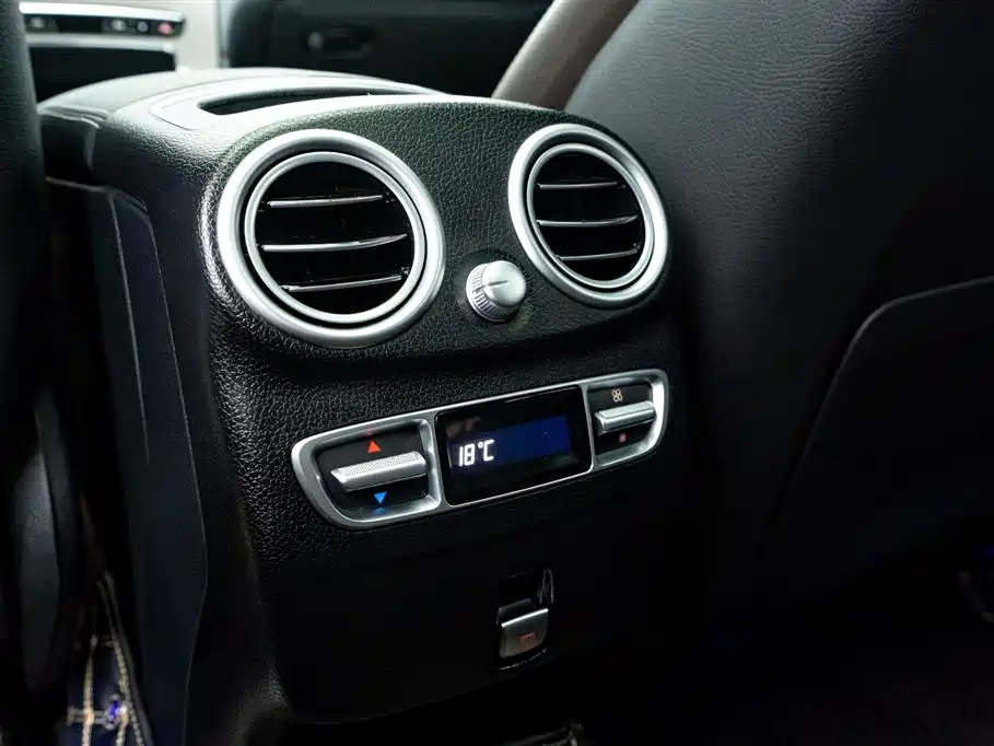 Mercedes-Benz GLC 2022 Facelift GLC 260 L 4MATIC Luxury Model фото 27