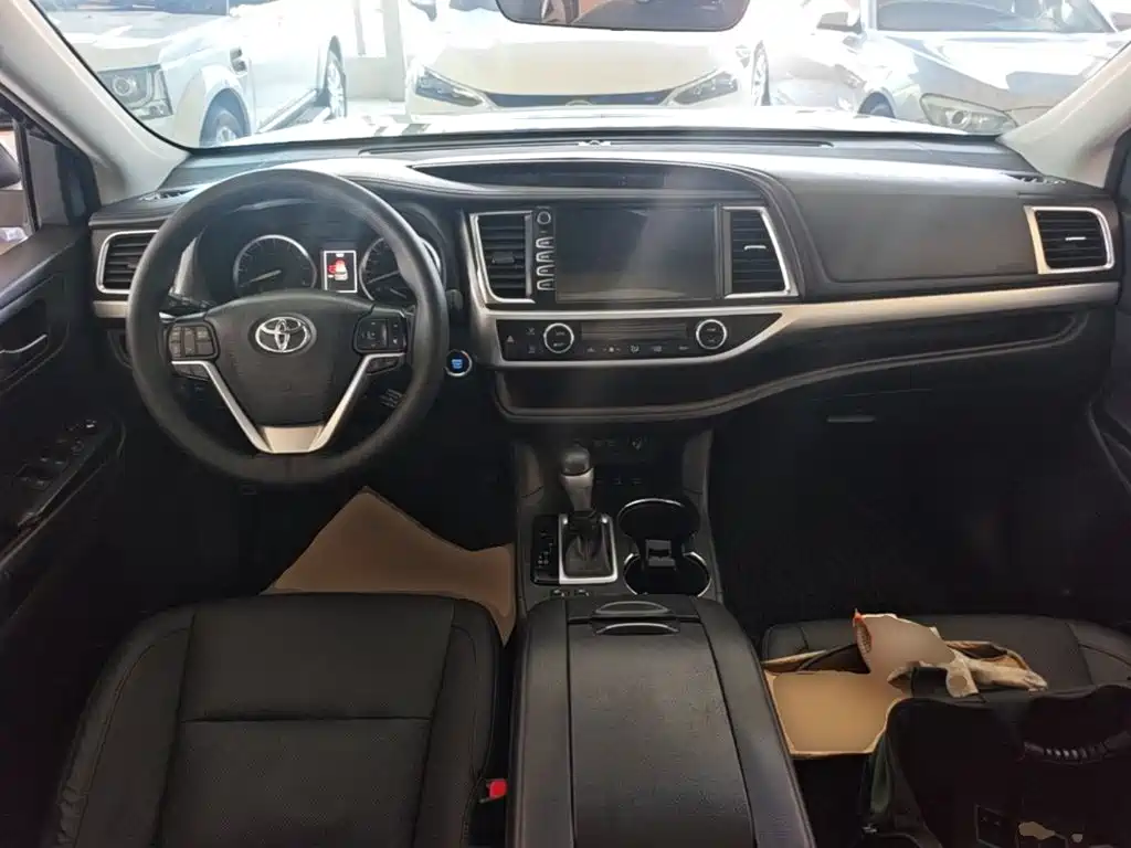 Фото 10 - Toyota Highlander