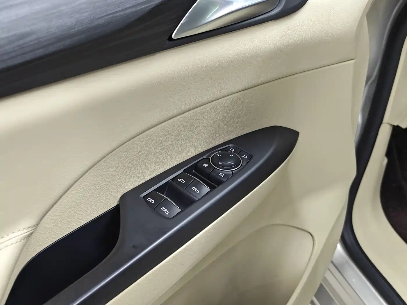 Buick GL8 2023 ES Landmaster Exclusive фото 15