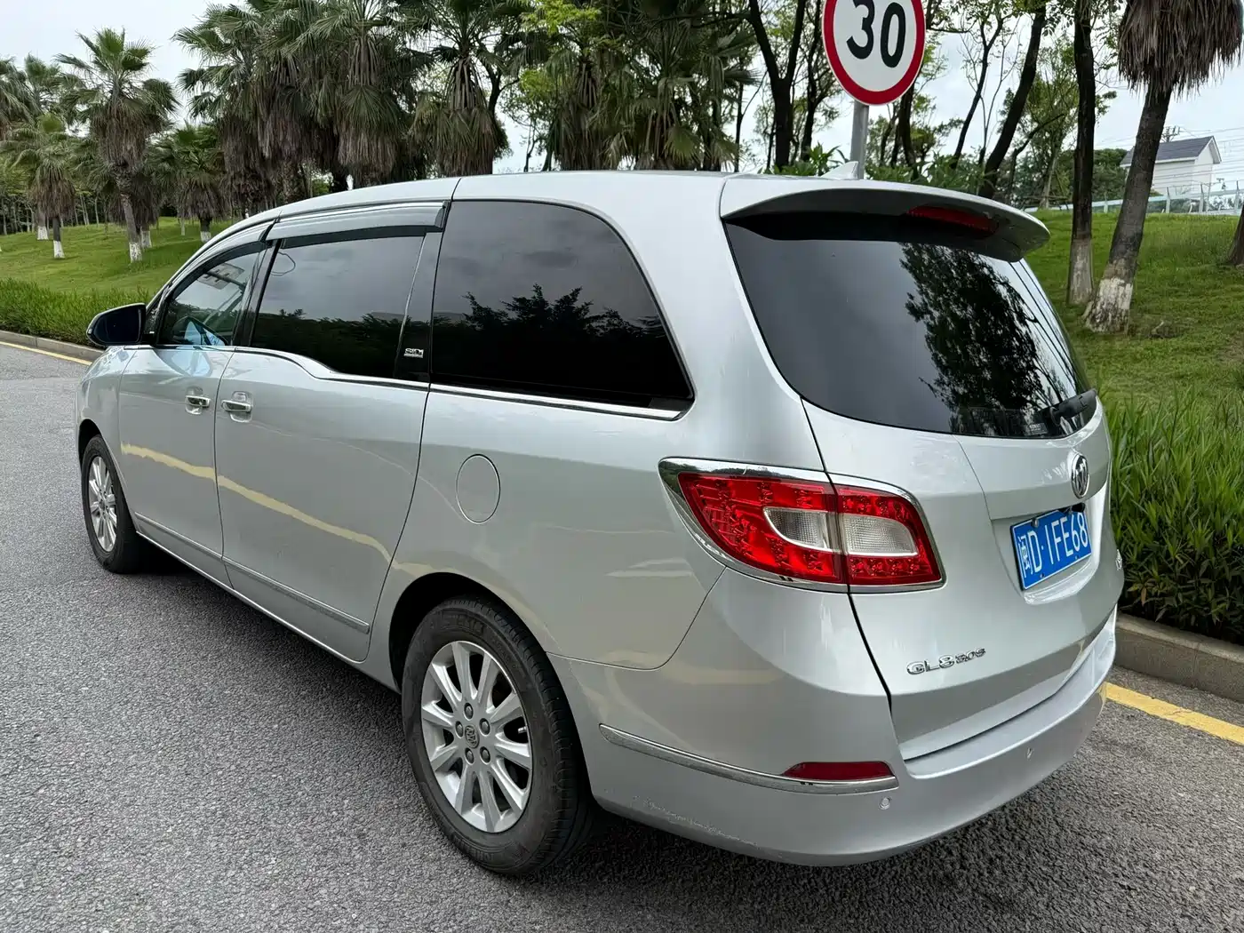 Buick GL8 2011 3.0L GT Luxury Business Elegance Edition фото 7