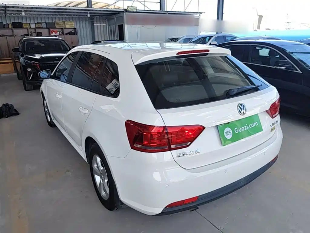 Volkswagen Lavida Tour 2013 1.6L Automatic Trend Style фото 5