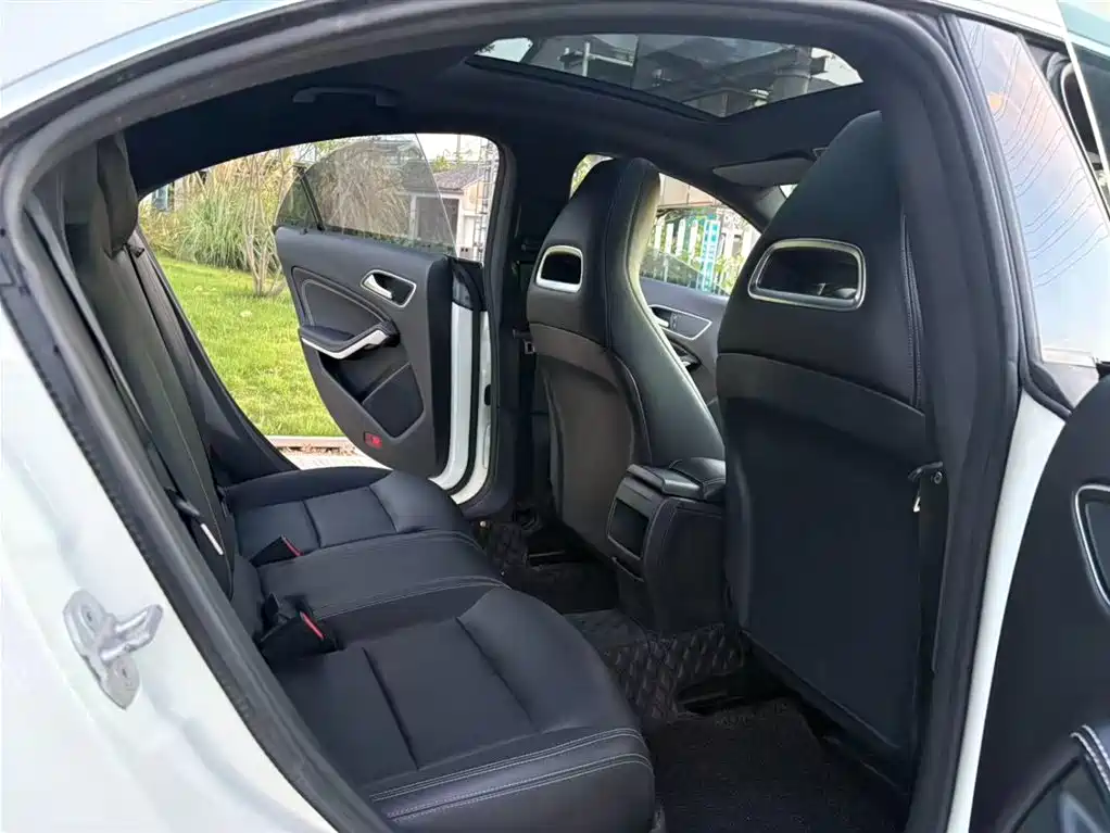 Mercedes-Benz CLA (Import) 2017 CLA 200 Dynamic фото 10