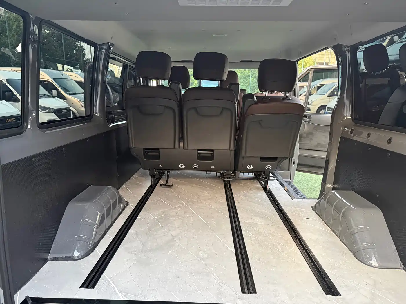 Jiangling JMC Fushun 2024 2025 Model 2.0T 8AT Diesel Short Wheelbase Low Roof Commercial MPV 5/6 Seats Dual-opening Tailgate