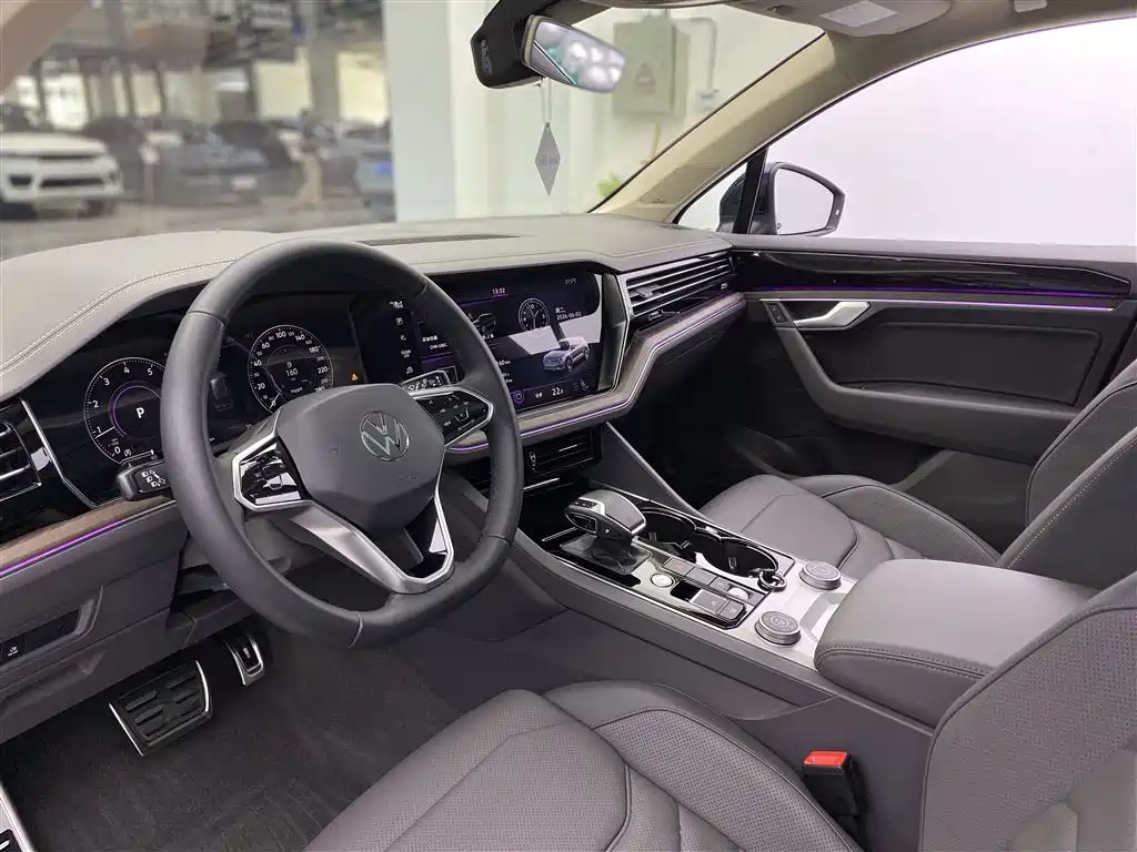 VOLKSWAGEN TOUAREG