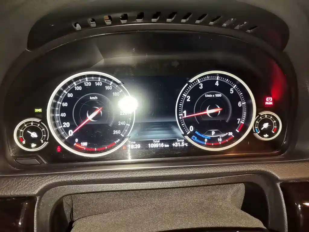 BMW 5 Series GT 2016 2015 528i Leading