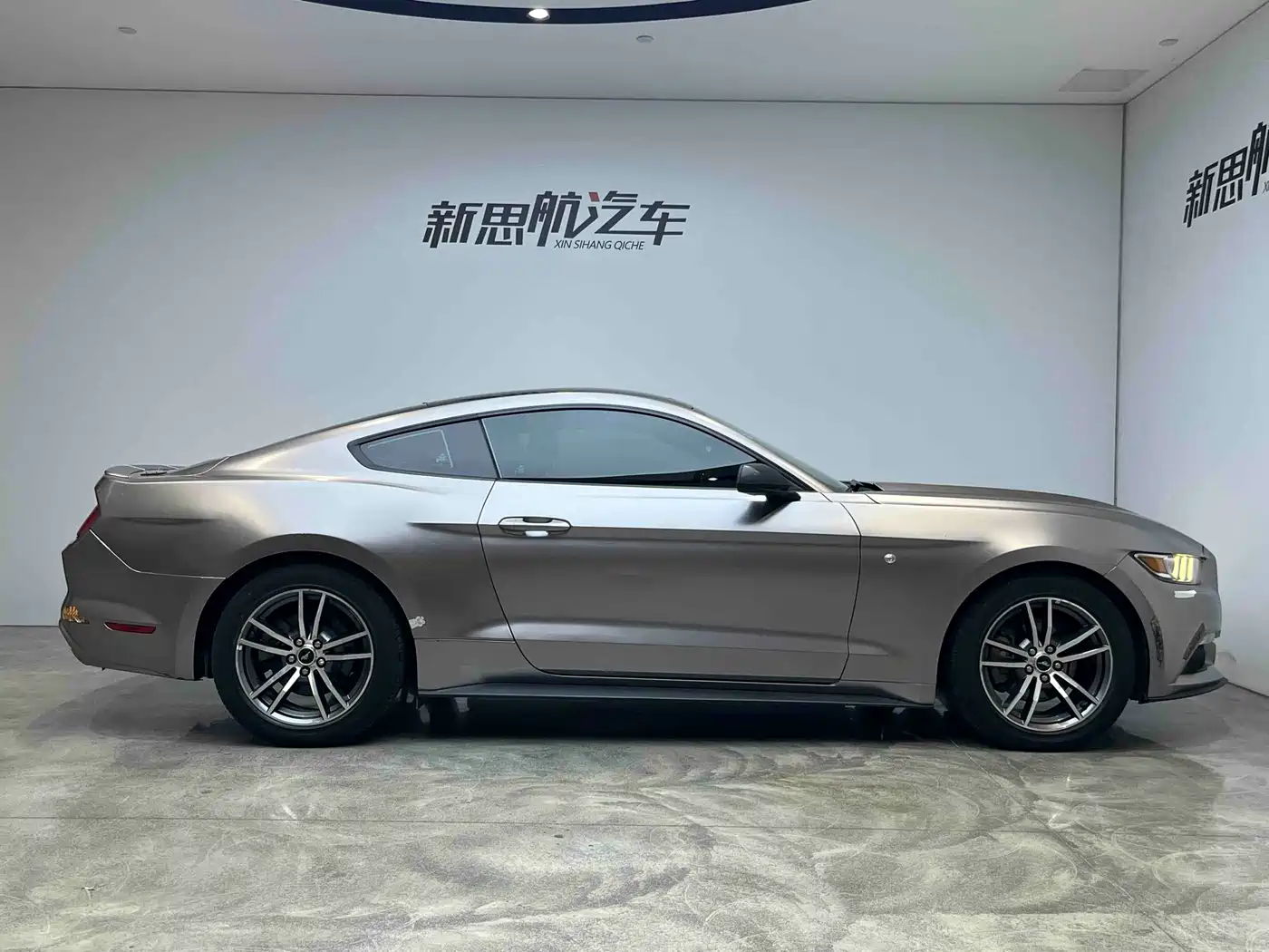 Ford Mustang 2017 2.3T Performance Edition фото 6