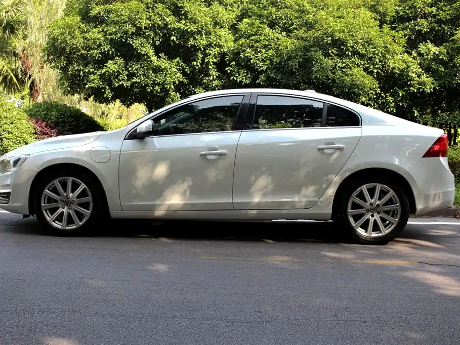 Volvo S60 Plug-in Hybrid 2015 2015 S60L E-Drive Hybrid T6 Wisdom