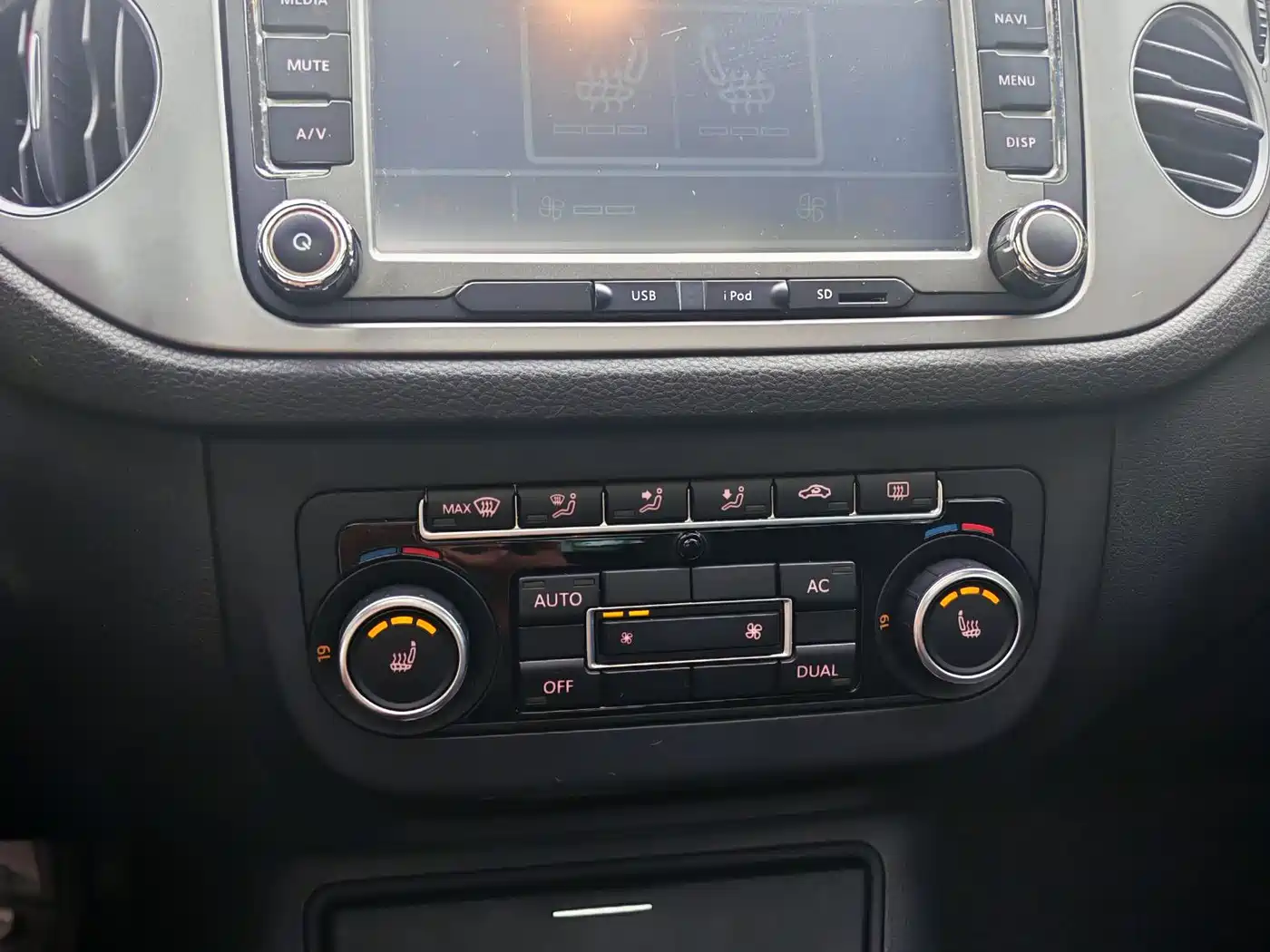 Volkswagen Tiguan 2013 2.0TSI Auto 4WD Luxury Edition фото 23