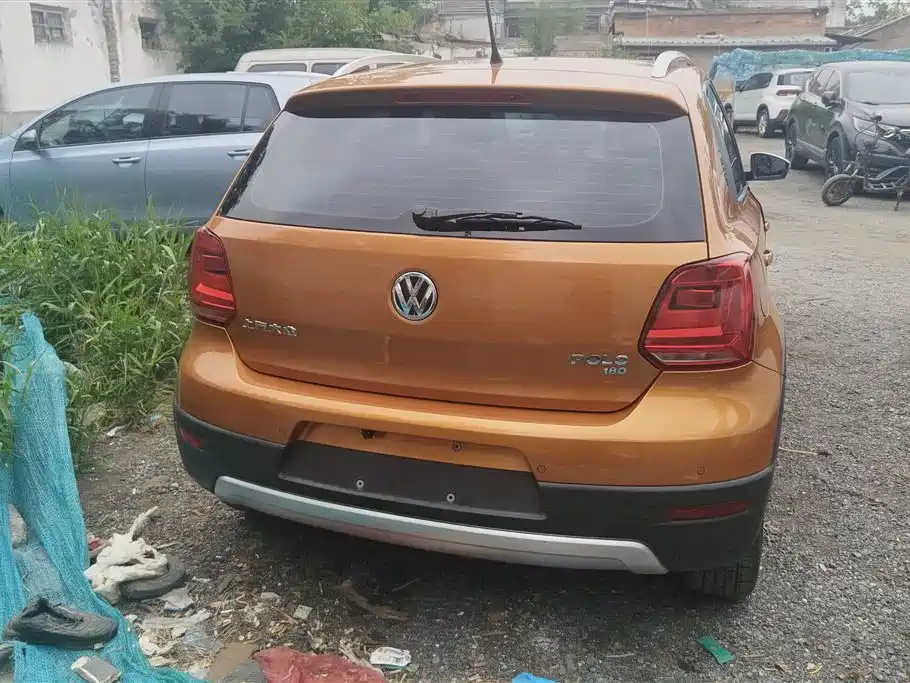 Volkswagen Polo 2016 1.6L Cross Polo Automatic фото 4