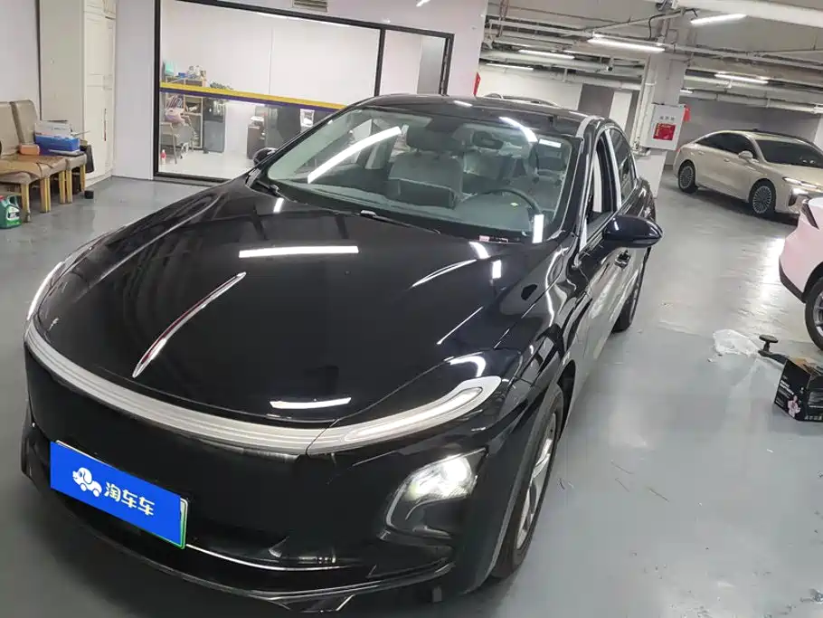 Photo 1 - Hongqi E-QM5