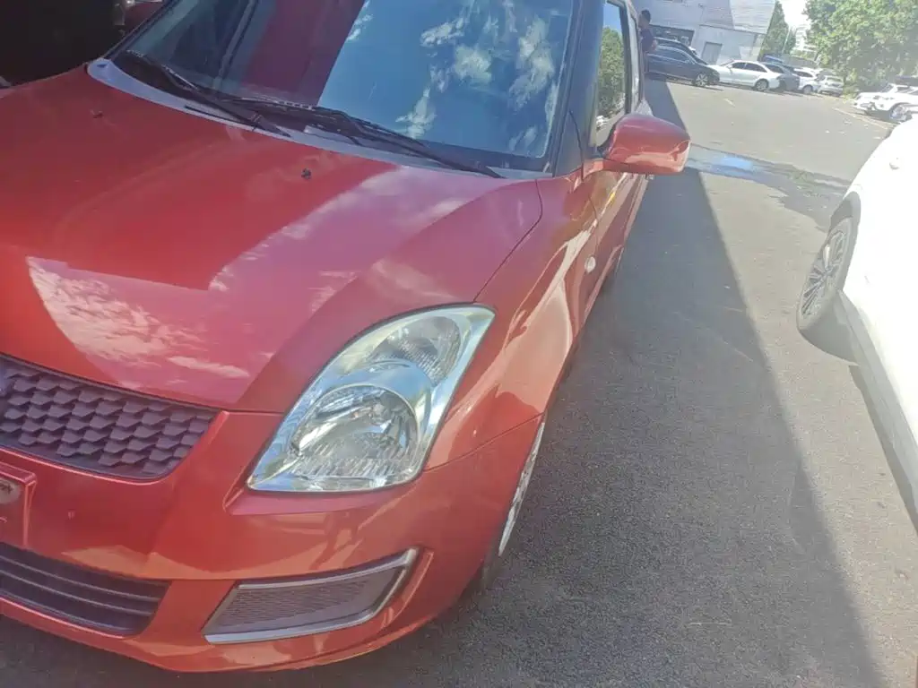 Фото 24 - Suzuki Swift