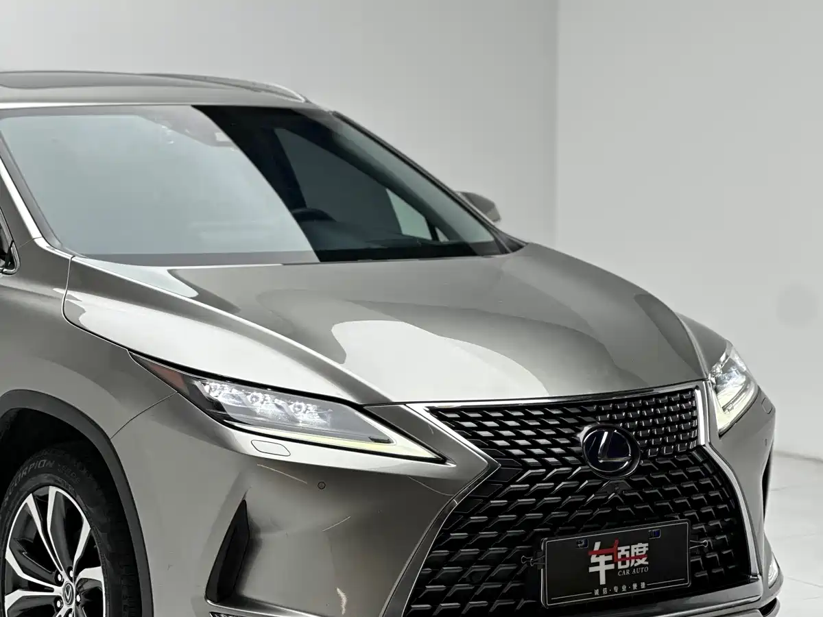 Photo 11 - Lexus RX