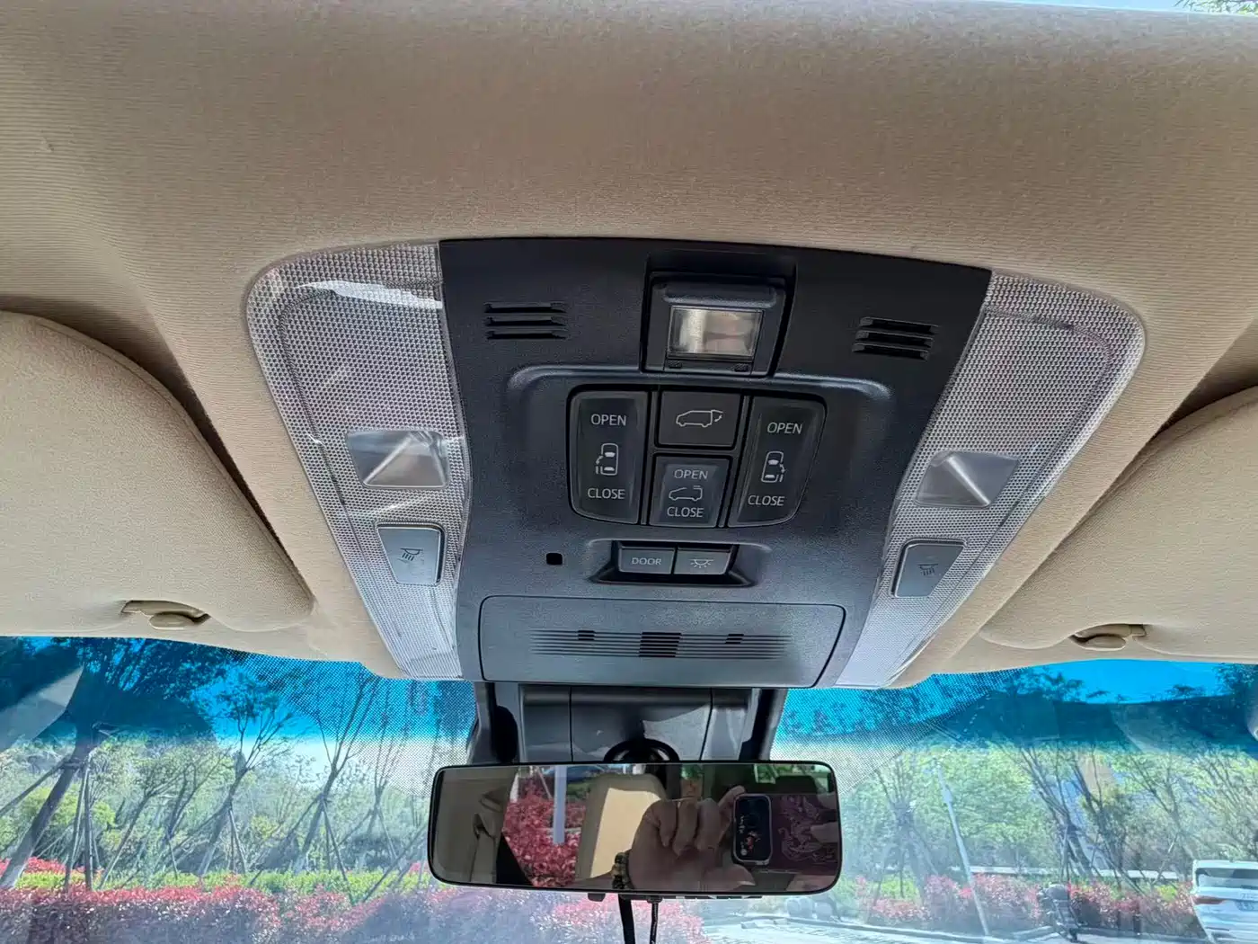 Toyota Alphard 2021 Hybrid 2.5L Premium фото 12