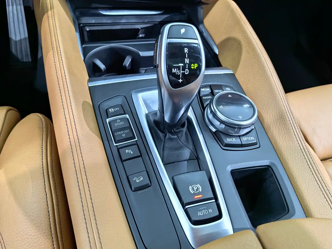 BMW X6 2015 xDrive35i Luxury Model фото 13
