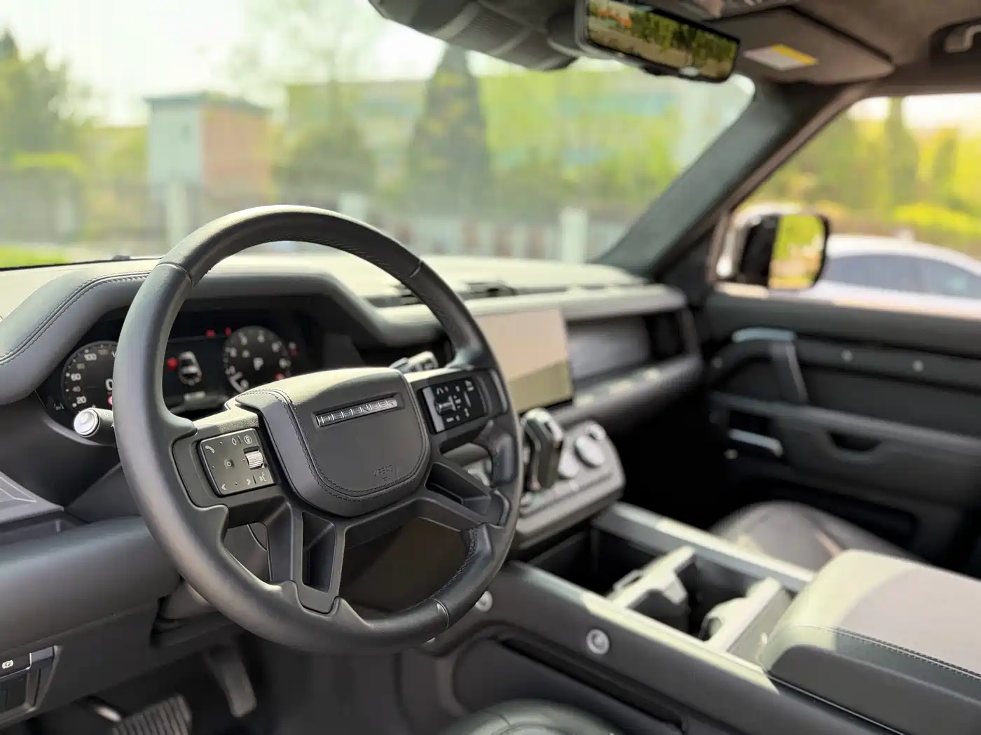 Land Rover Defender 2025 90 3.0T P400 X-Dynamic HSE фото 7