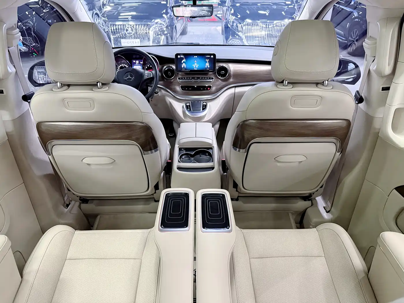 Mercedes-Benz V-Class 2022 V 260 L Long Wheelbase Luxury Edition фото 4