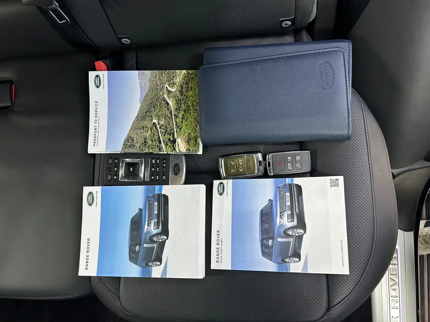 Land Rover Range Rover 2021 3.0 L6 Heritage Extended Classic Edition фото 36