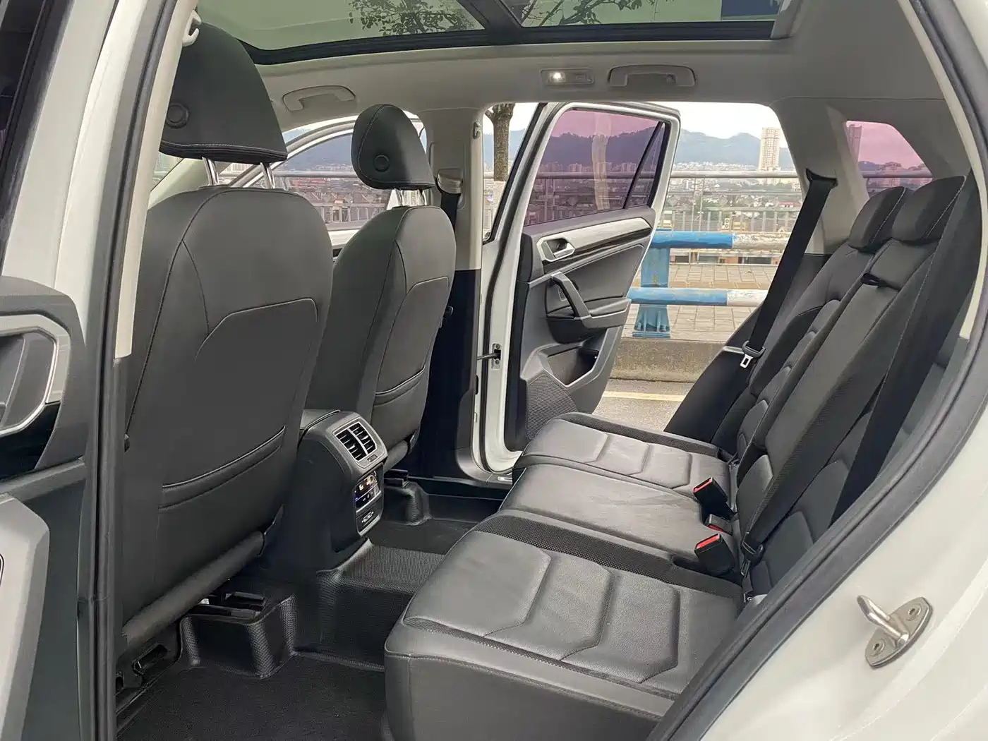Volkswagen Tayron 2020 330TSI 2WD Luxury Smart Edition фото 8