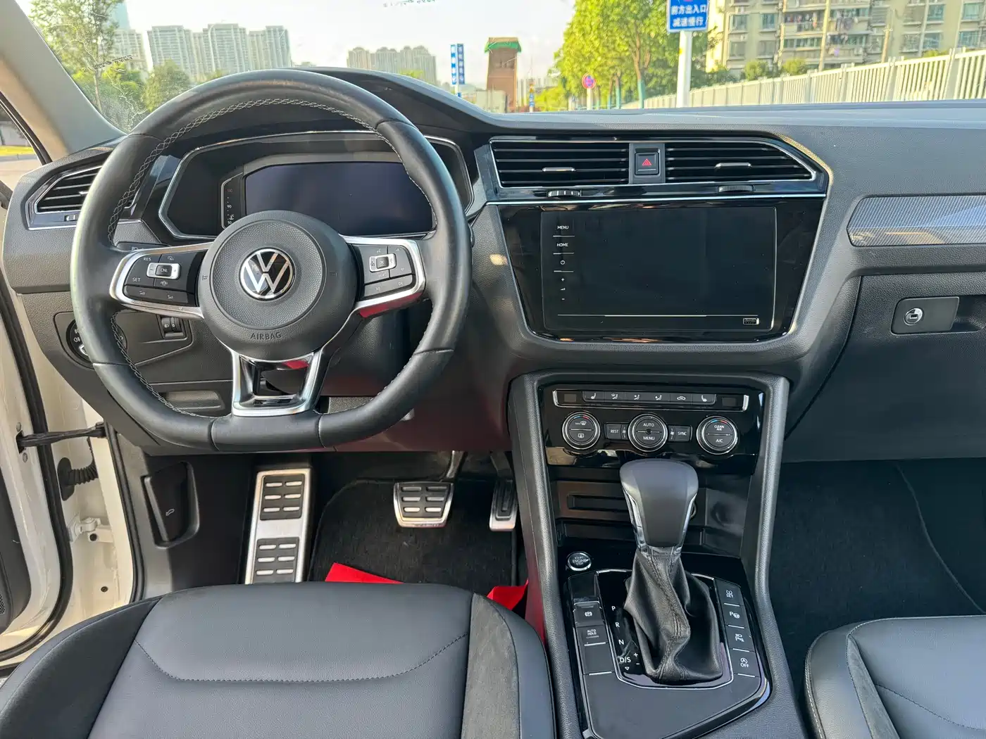 Volkswagen Tiguan L 2021 330TSI Automatic 2WD R-Line Premium фото 12