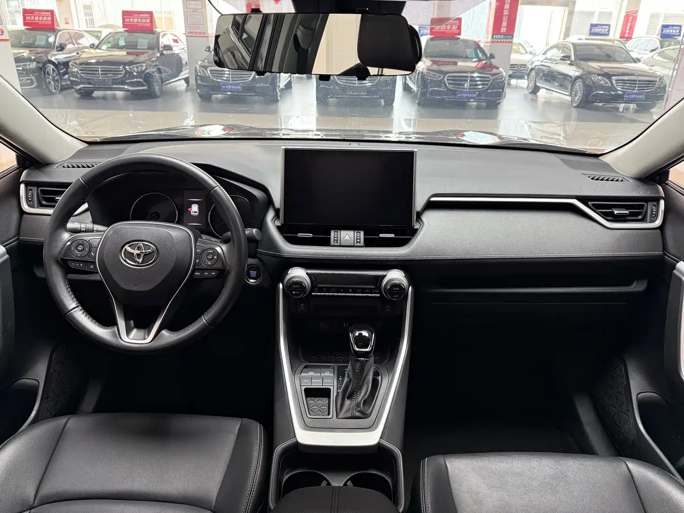 Toyota Wildlander 2022 2.0L CVT FWD Luxury PLUS Edition фото 10
