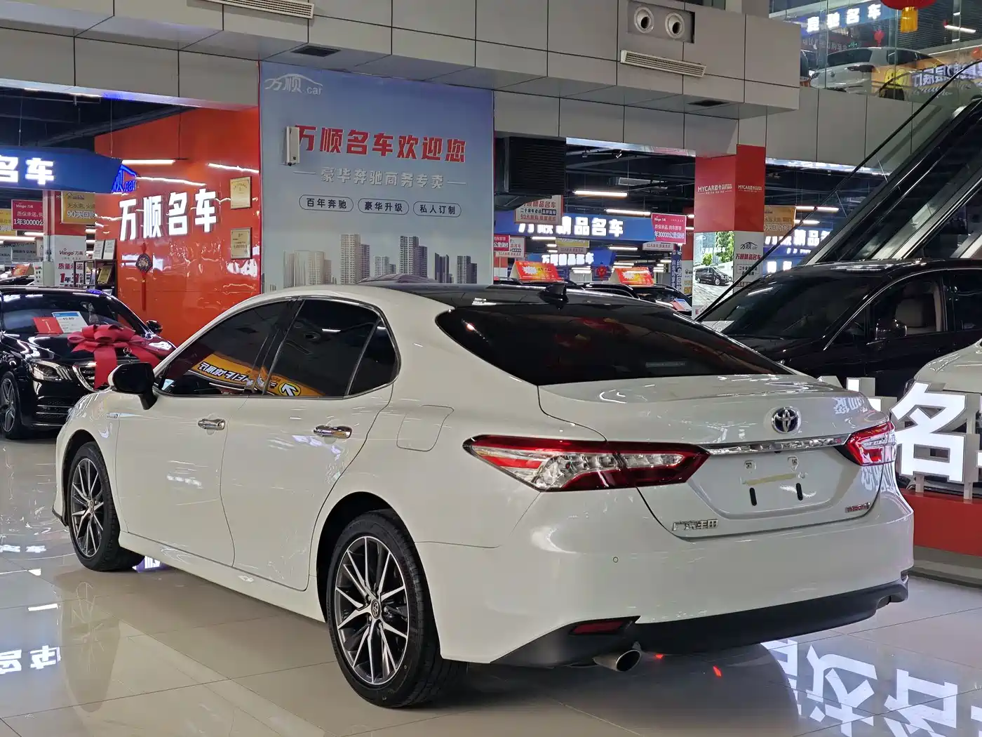 Toyota Camry 2021 Hybrid 2.5HG Luxury Edition фото 17