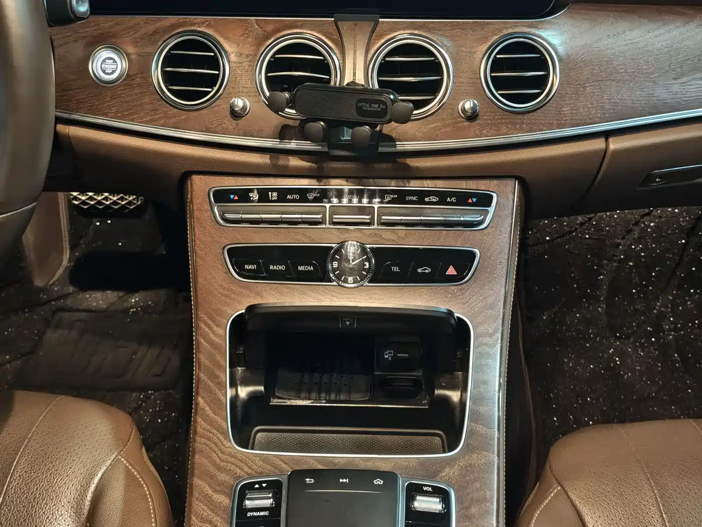 Mercedes-Benz E-Class 2020 E 300 L Luxury Model фото 6