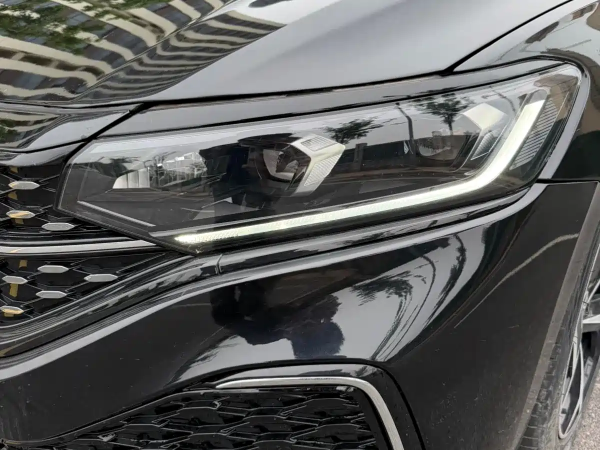 Volkswagen Passat 2024 380TSI Starlight Luxury Edition фото 30