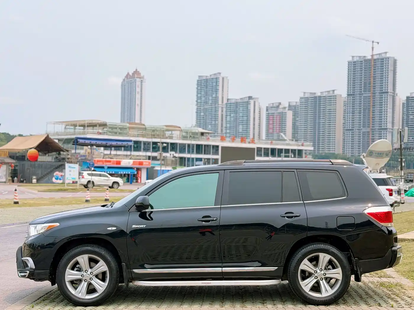 Toyota Highlander 2012 2.7L 2WD 7-Seater Luxury Edition фото 7