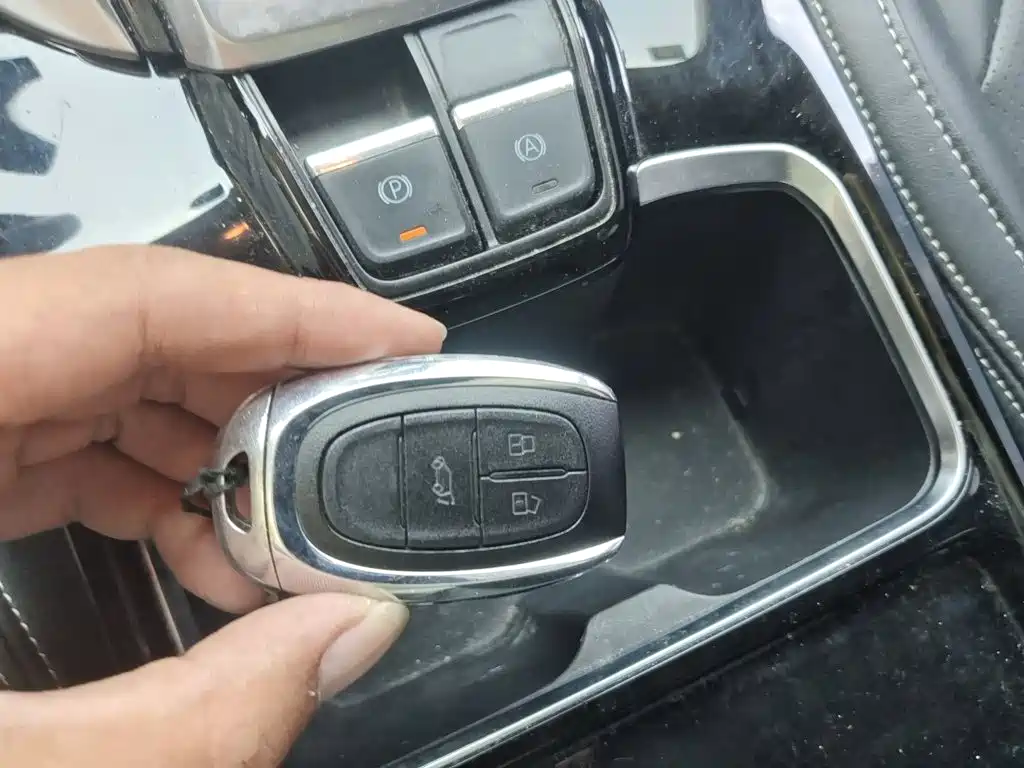 SAIC Maxus EUNIQ 5 2021 2020 1.3T PLUG IN Elite Edition
